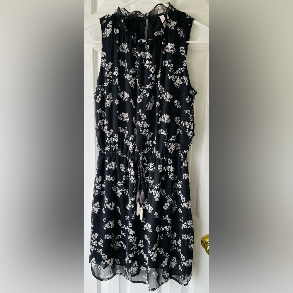 Xhilaration Black and White Floral Drawstring Waist Dress